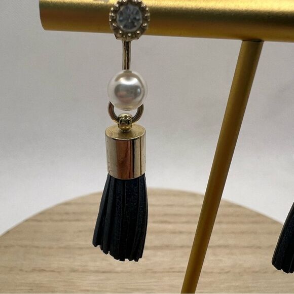 Navy blue tassel fringe faux pearl crystal post earrings with gold tone backing - Picture 4 of 7